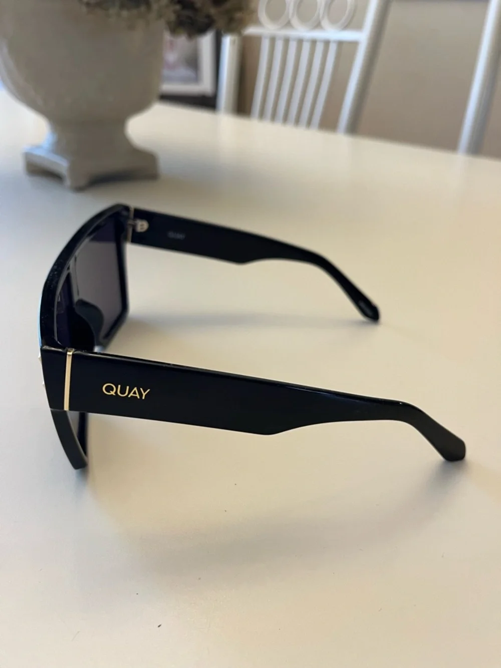 QUAY Australia Maxed Out Black Shield Sunglasses with Dark Lenses - Picture 2 of 7